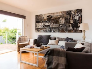 Smart TV, stereo, printers - Victoria's Terrace in Beautiful Battery Point (Hobart City)