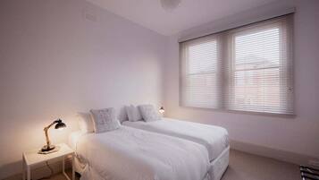 5 bedrooms, iron/ironing board, free WiFi, bed sheets