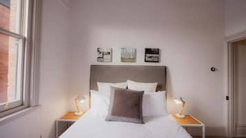 5 bedrooms, iron/ironing board, WiFi (free), bed sheets