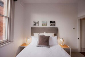 5 bedrooms, iron/ironing board, free WiFi, bed sheets - Victoria's Terrace in Beautiful Battery Point (Hobart City)