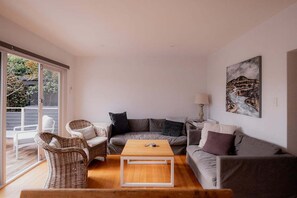Smart TV, stereo, printers - Victoria's Terrace in Beautiful Battery Point (Hobart City)