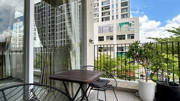 Deluxe Duplex, City View | Balcony