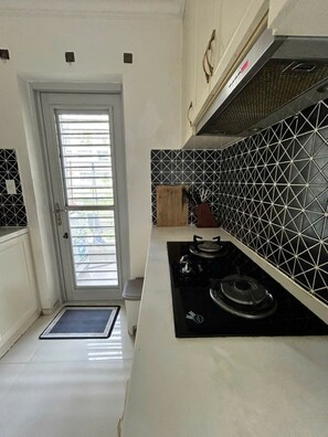 Deluxe-Maisonette, Stadtblick | Eigene Küche | Großer Kühlschrank, Ofen, Herdplatte, Kochgeschirr/Geschirr/Besteck