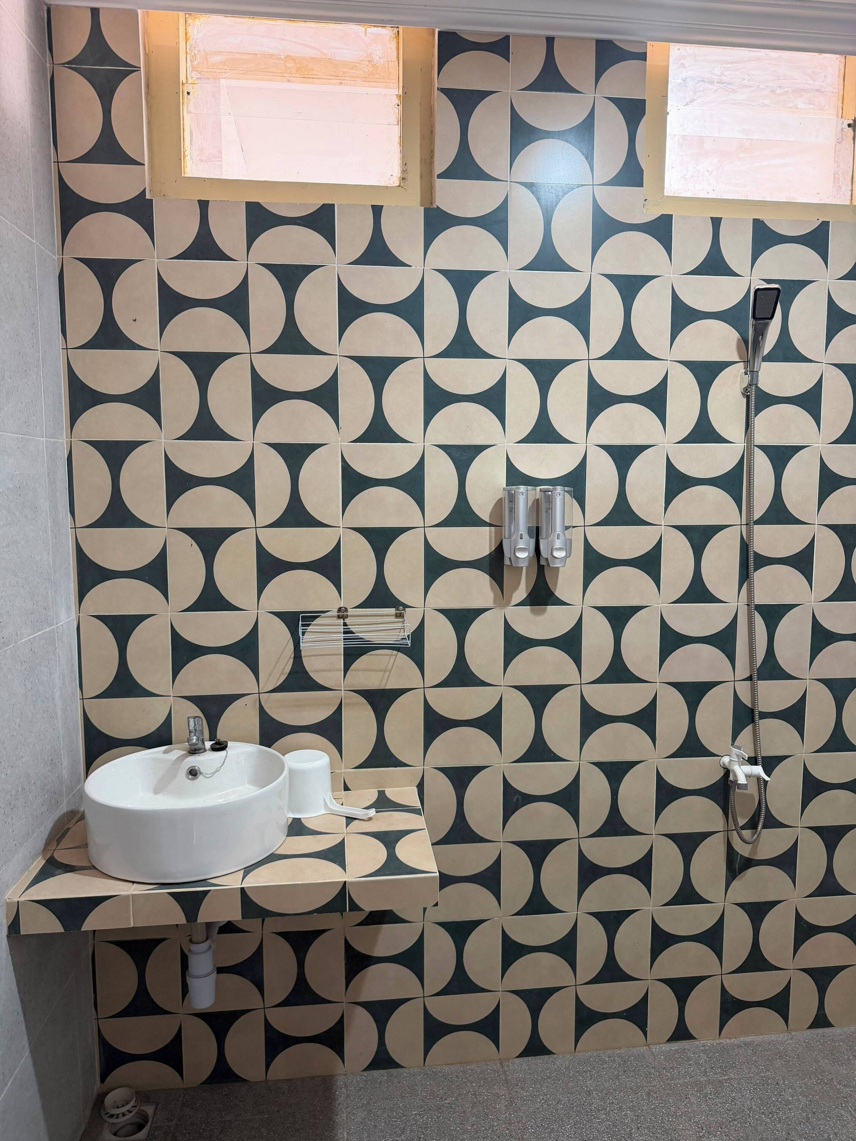 Villa Classic, vista giardino | Bagno | Doccia, set di cortesia gratuito, asciugamani, sapone