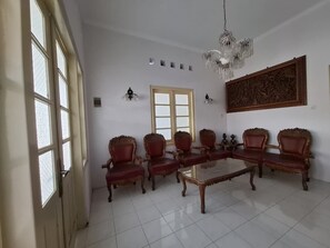 Interior - Ndalem Suryomentaraman (Yogyakarta)