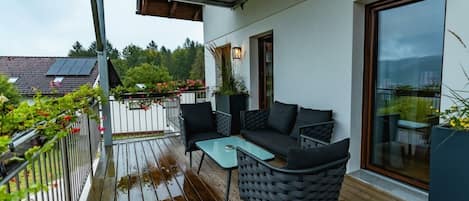 House | Terrace/patio
