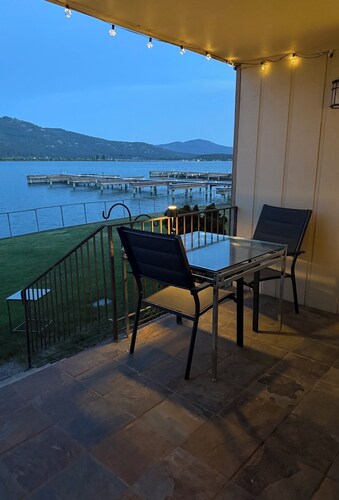 Lakefront Nostalgia - Waterfront Sandpoint Condo w/ swimming pool bikes & kayaks