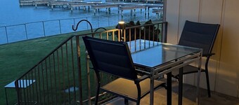 Lakefront Nostalgia - Waterfront Sandpoint Condo w/ swimming pool bikes & kayaks