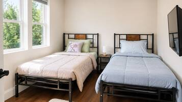 4 bedrooms, desk, iron/ironing board, travel crib