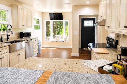 Hidden Forest Retreat | Sleeps 8 | Near JBLM