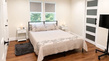 4 bedrooms, desk, iron/ironing board, travel crib