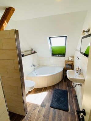 Bathroom - Vrbo Property (Langeneß)