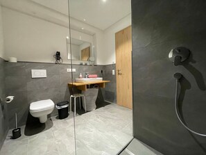 Bathroom - Vrbo Property (Vogtsburg im Kaiserstuhl)
