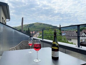 Outdoor dining - Vrbo Property (Vogtsburg im Kaiserstuhl)