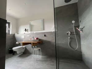 Bathroom - Vrbo Property (Vogtsburg im Kaiserstuhl)