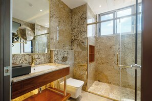 Superior Suite, Balcony, Partial Sea View | Bathroom - Abantu Hotel (Dar es Salaam)
