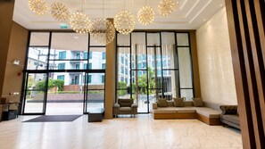 Lobby sitting area - Aristo 1BR Coastal Escape in Surin Beach (Tambon Choeng Thale)