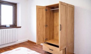 4 Schlafzimmer, Bügeleisen/Bügelbrett, WLAN