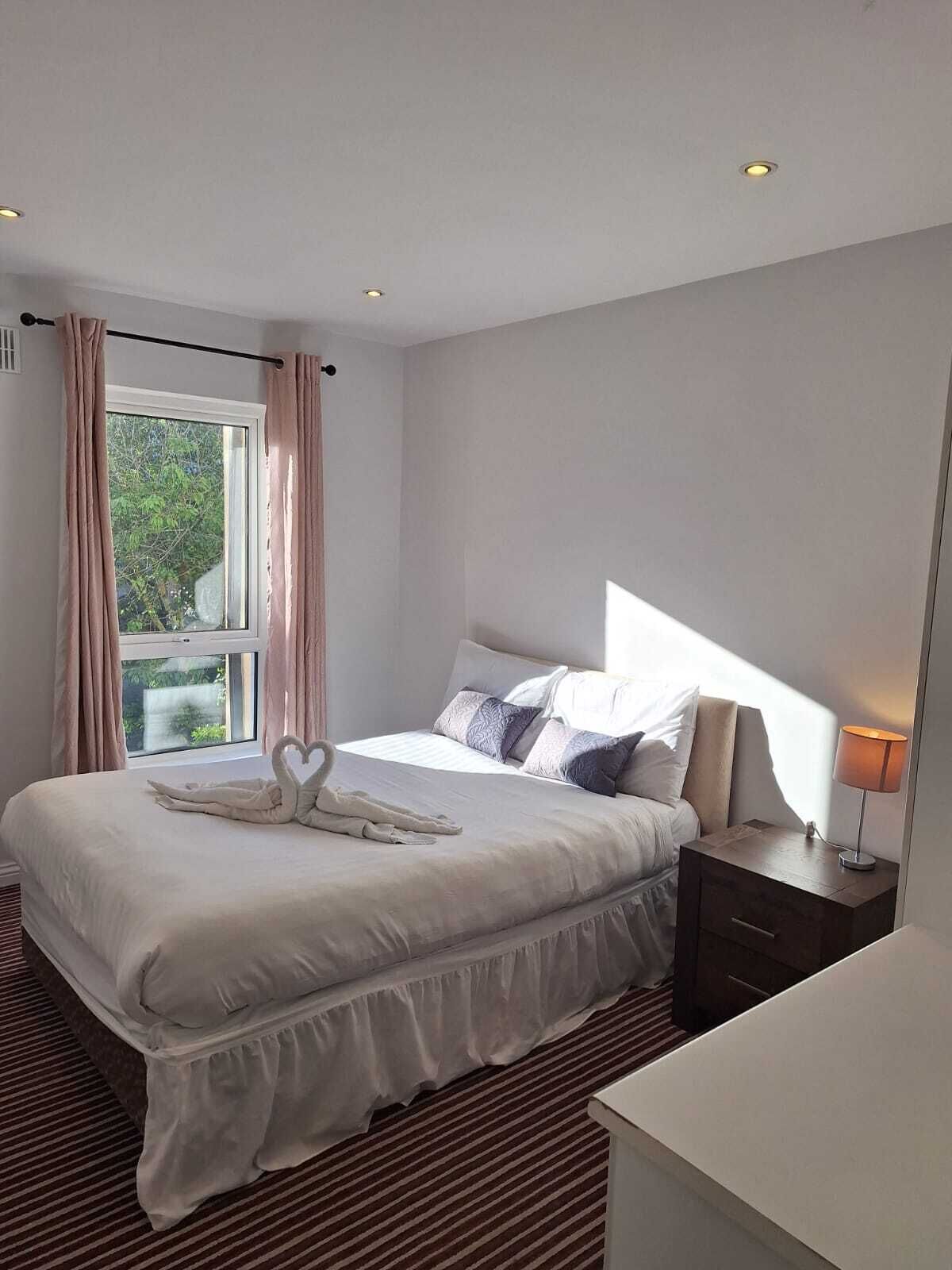 4 bedrooms, iron/ironing board, WiFi (free), bed sheets