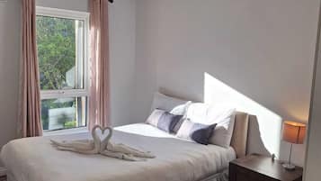 4 bedrooms, iron/ironing board, WiFi (free), bed sheets