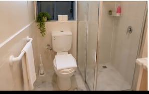 Bathroom - Hobart City Hotel (Hobart)