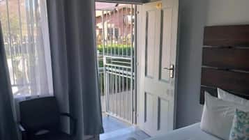 Chambre Double Économique, vue jardin | Bureau, espace de travail pour ordinateur portable, Wi-Fi gratuit