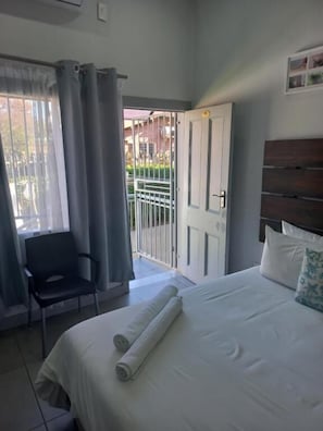 Chambre Double Économique, vue jardin | Bureau, espace de travail pour ordinateur portable, Wi-Fi gratuit