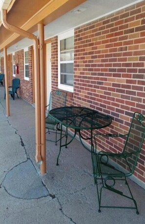 Unclassified image, 3 of 18, button - Queen Bed | Murdo SD (Murdo SD)