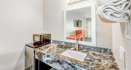 Queen Bed|Smoking|Rockdale TX