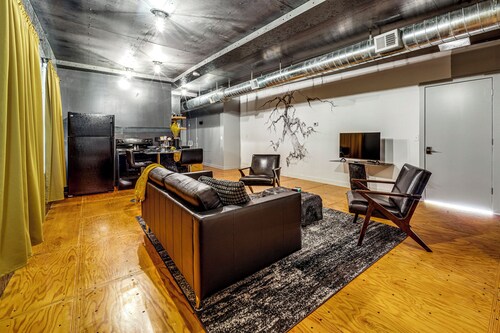 The Gallery - Modern Loft Apartment