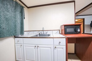 Private kitchen - Premium Queen Bed|Sandy OR (Sandy OR)