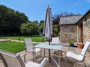 Outdoor dining - Little Trethellan (Redruth)