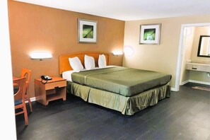 Room - Deluxe King Bed Non smoking (Tallahassee FL)