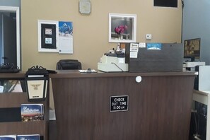 Lobby - Deluxe King Bed Non smoking (Tallahassee FL)