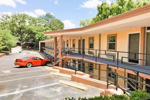 Exterior - Deluxe King Bed Non smoking (Tallahassee FL)
