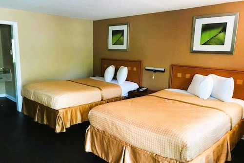 Deluxe 2 Full Beds Non Smoking