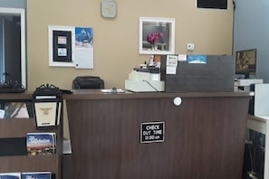Lobby - Deluxe 2 Full Beds Non Smoking (Tallahassee FL)