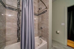 Bathroom - The Lounge - Vintage Loft Apartment (Sedalia)