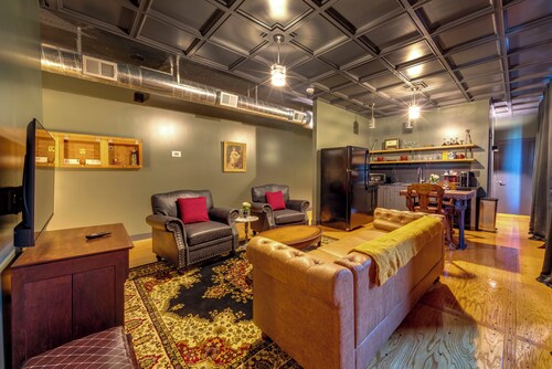 The Lounge - Vintage Loft Apartment