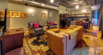 The Lounge - Vintage Loft Apartment