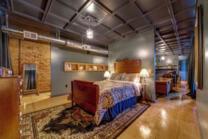 Room - The Lounge - Vintage Loft Apartment (Sedalia)