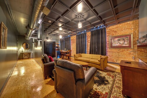 The Lounge - Vintage Loft Apartment