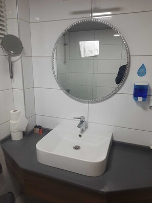 Standard Double Room, Balcony | Bathroom