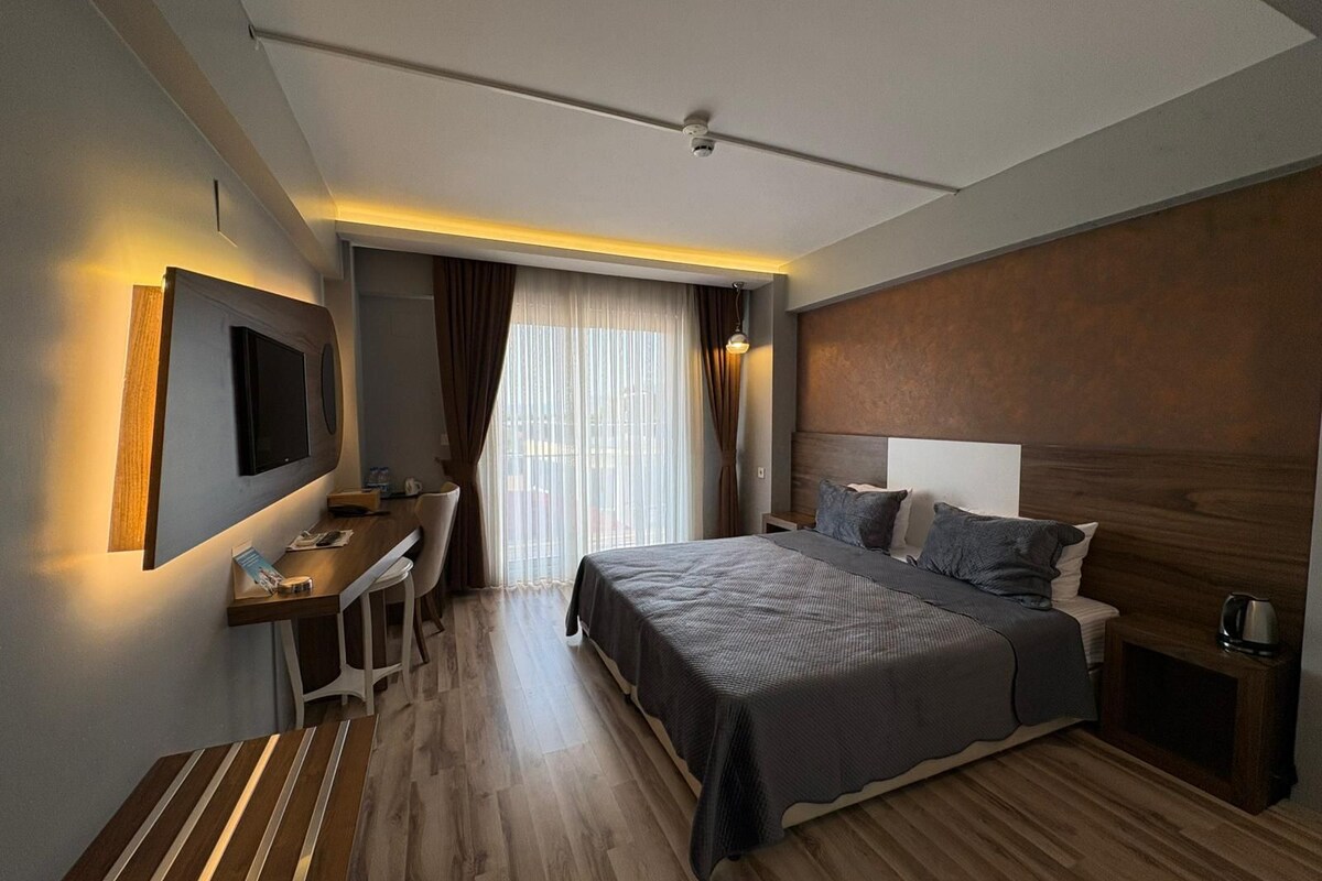 Standard Double Room, Balcony | In-room safe, desk, blackout curtains, free WiFi