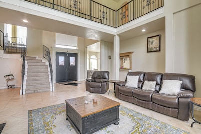 4,500-Sq-Ft Group Getaway Near Gulf Coast