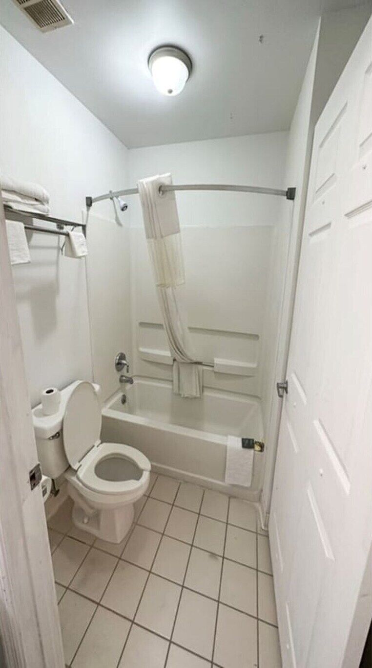 Shower, towels