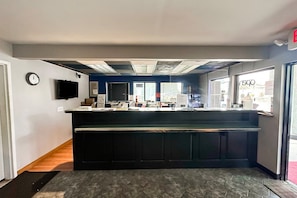 Lobby - King Bed Non-Smoking (Ridgeway, SC)