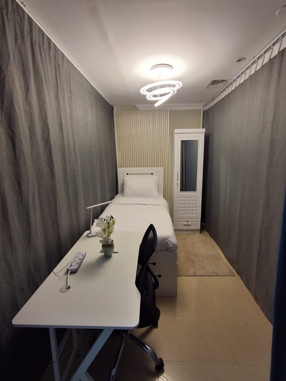 Dormitorio compartido Confort, vista al canal | Wifi gratis 