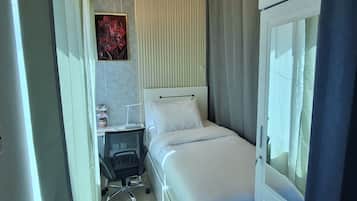 Comfort Shared Dormitory, Canal View | Free WiFi
