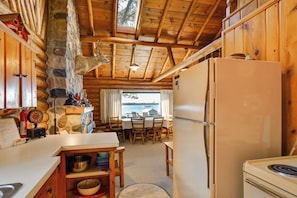 Coffee/tea maker, fridge, microwave, stovetop - Dock Your Boat! Lakefront Lewiston Cabin (Lewiston)
